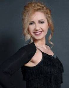 Foto FABI capelli raccolti vestito nero