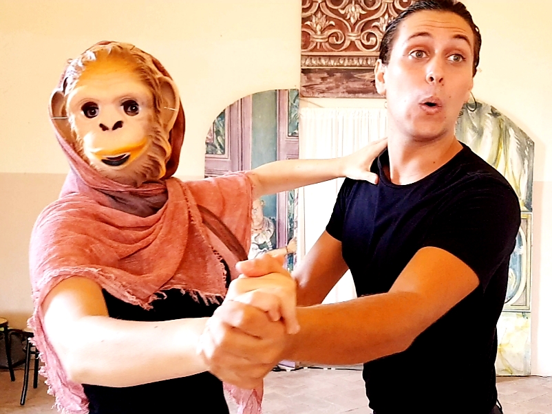 Foto_Scimmia_Cabaret[1]