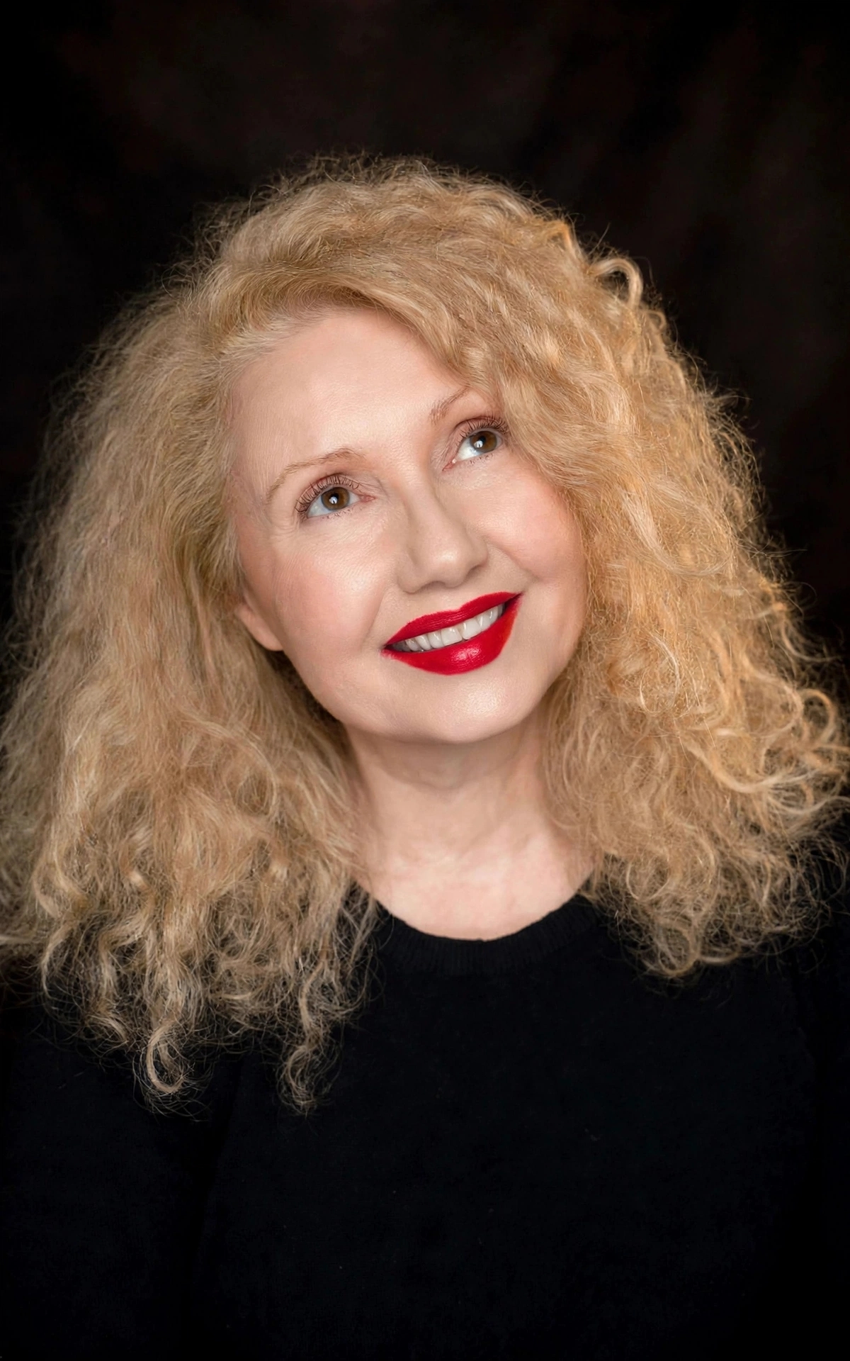 Fabiola Ricci, Direttore dell'Accademia Teatrale-Drama School ACCADEMIA del MUSICAL di CASTROCARO. Creatrice del Metodo VOICE ON STAGE: Corpo Voce Performance. Migliore Vocal Coach in Italia. Cantante, attrice, insegnante di canto e recitazione, regista, direttore di coro.
